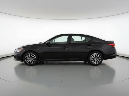 Used 2025 Nissan Altima 2.5 SV FWD image 5
