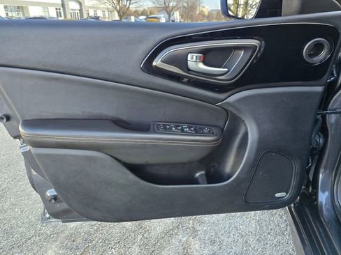 Used 2017 Chrysler 200 S w/ Navigation & Sound Group I image 16