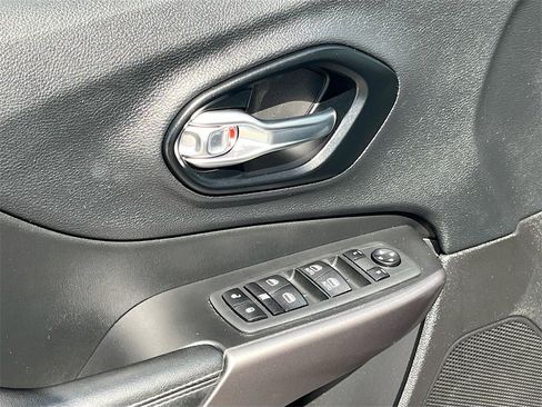 Certified 2021 Jeep Cherokee Latitude Lux image 17