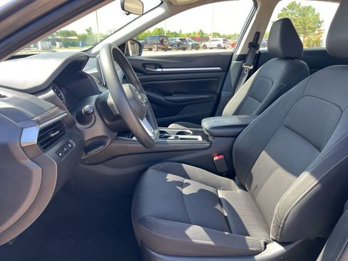 Used 2023 Nissan Altima 2.5 SV FWD image 10
