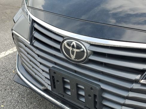 Used 2022 Toyota Avalon XLE image 5