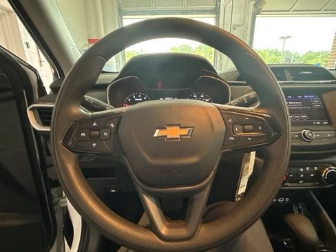 Used 2023 Chevrolet TrailBlazer LS FWD image 13
