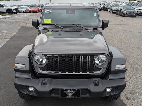 Used 2025 Jeep Wrangler Unlimited Sport AWD/4WD image 3