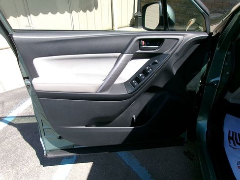 Used 2016 Subaru Forester 2.5i Premium image 16