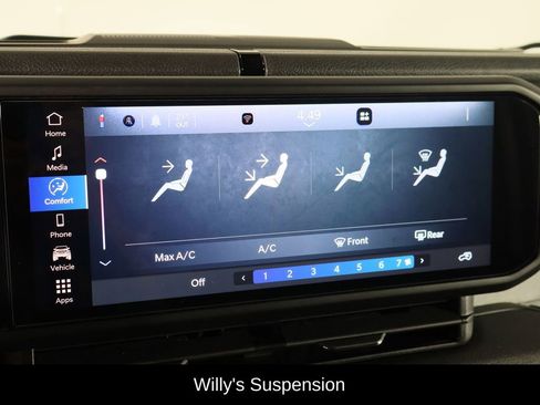 Used 2025 Jeep Wrangler Willys image 32