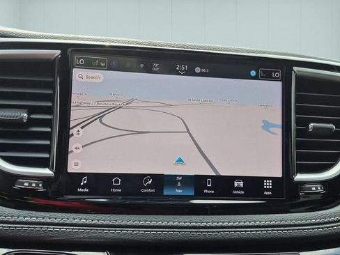 Certified 2025 Chrysler Pacifica Limited FWD image 25