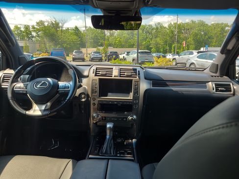 Used 2020 Lexus GX 460 Premium w/ Premium Package AWD/4WD image 18