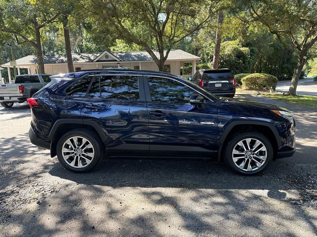 Used 2022 Toyota RAV4 XLE Premium FWD image 6
