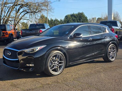 Used 2017 INFINITI QX30 Sport image 1