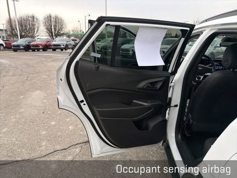 Used 2025 Chevrolet Trax LT w/ LT Convenience Package image 27