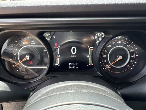 Used 2025 Jeep Wrangler Unlimited Rubicon image 26