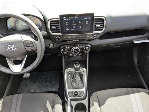 New 2025 Hyundai Venue SEL image 18