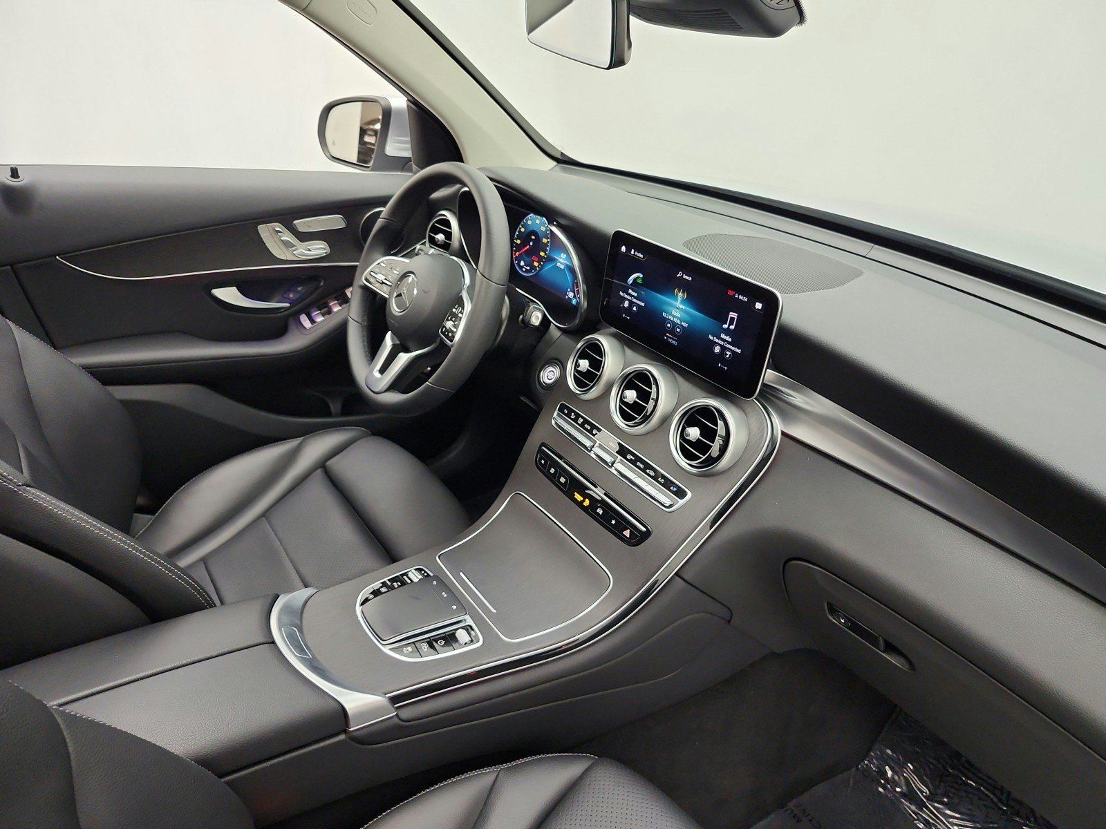 Used 2022 Mercedes-Benz GLC 300 w/ Premium Package Lite image 18