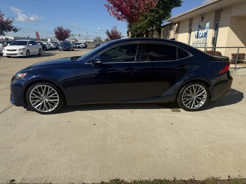 Used 2015 Lexus IS 250 image 4