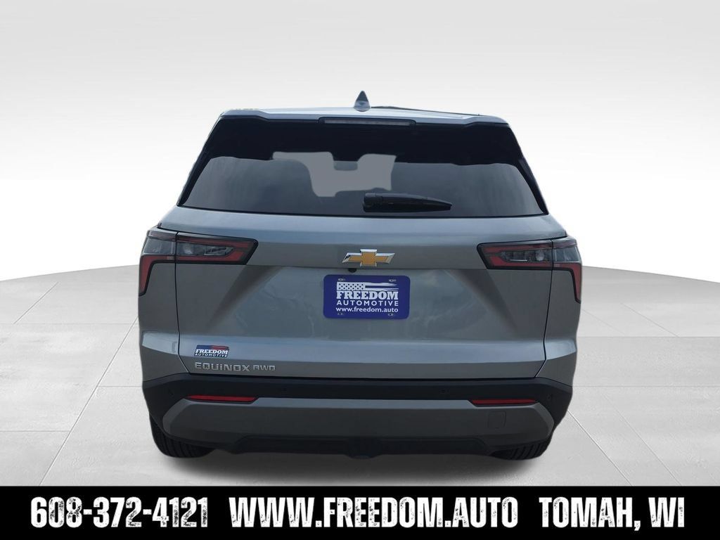 Used 2026 Chevrolet Equinox LT AWD/4WD image 6