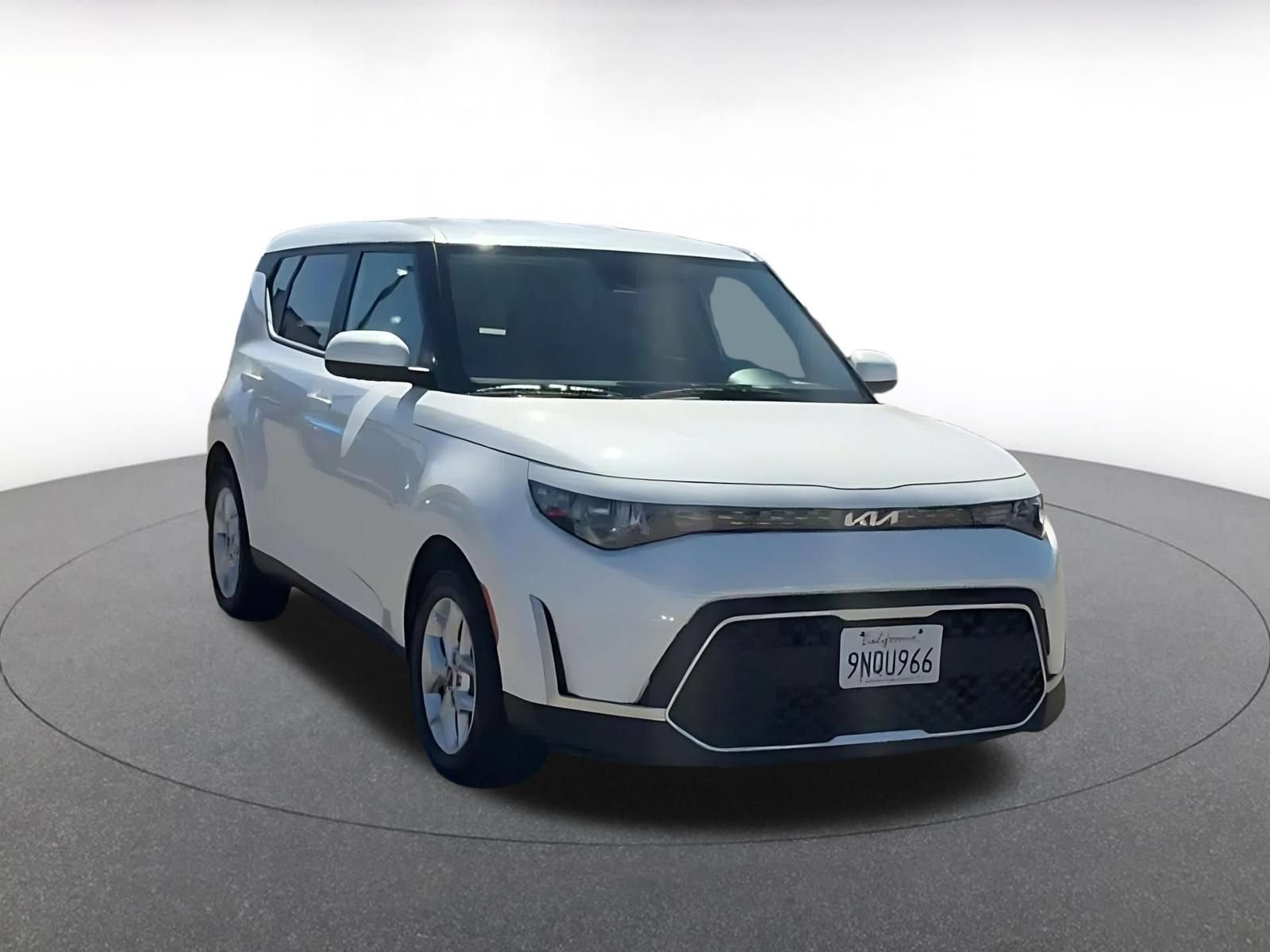 Used 2025 Kia Soul LX w/ LX Technology Package FWD image 3