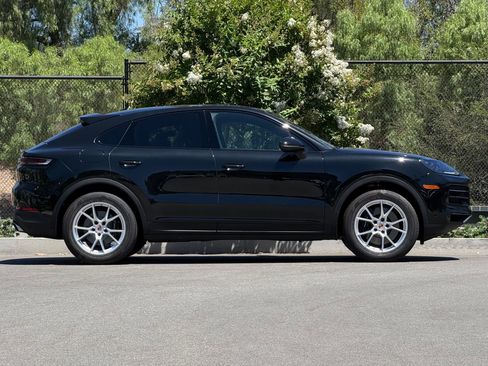 New 2025 Porsche Cayenne Coupe AWD/4WD image 8
