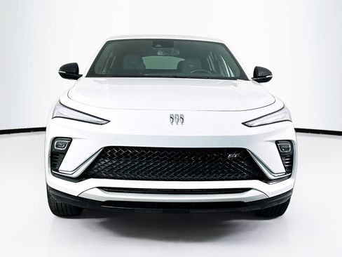 Used 2025 Buick Envista Sport Touring image 2