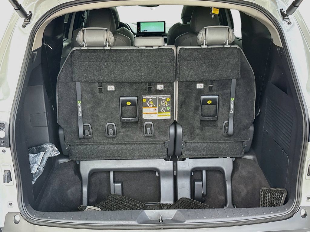 Certified 2026 Toyota Sienna XLE FWD image 27