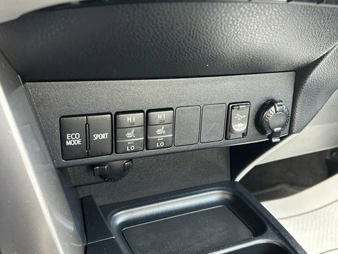 Used 2018 Toyota RAV4 Limited image 43