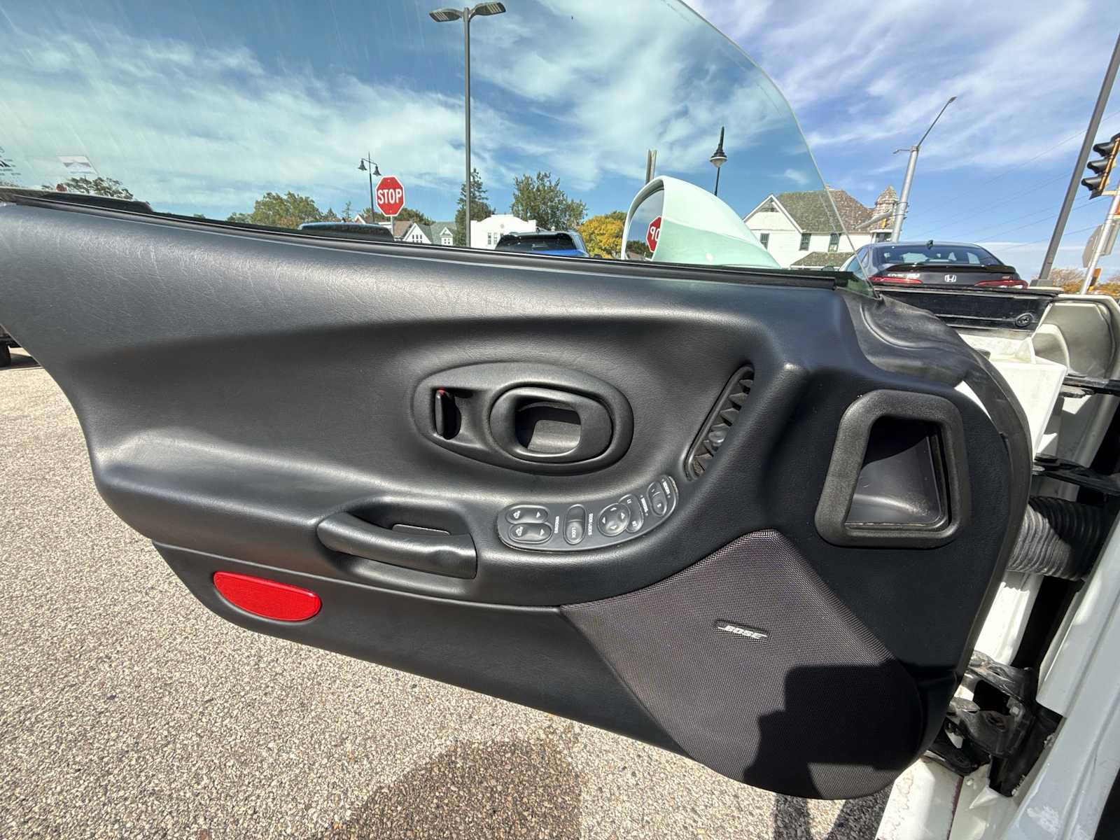 Used 1998 Chevrolet Corvette Coupe w/ Memory Pkg RWD image 18