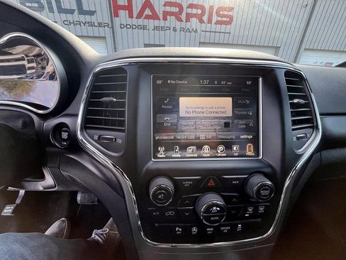 Used 2017 Jeep Grand Cherokee Altitude image 11