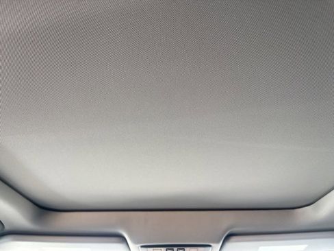 Used 2023 Nissan Rogue SL w/ SL Premium Package image 11