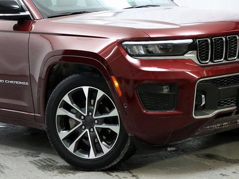 Used 2023 Jeep Grand Cherokee Overland AWD/4WD image 3
