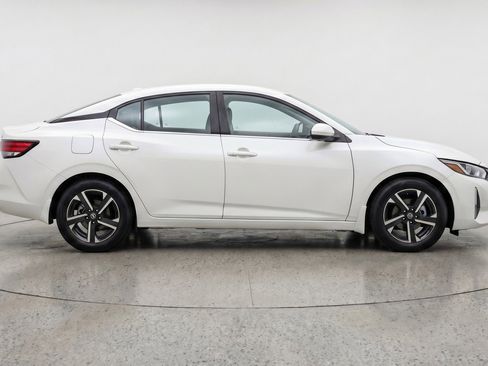 Used 2025 Nissan Sentra SV FWD image 11