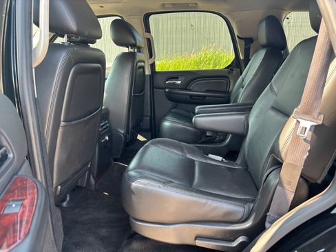 Used 2013 Cadillac Escalade Premium AWD/4WD image 12