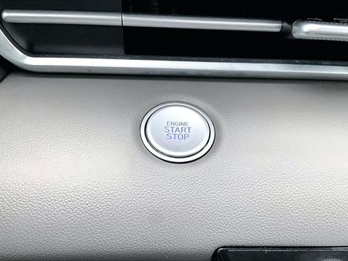 Used 2025 Hyundai Elantra Sport FWD image 30