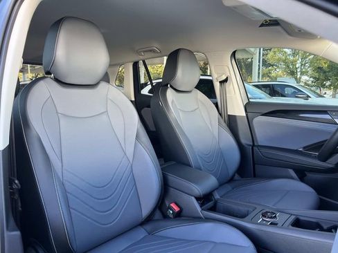 New 2026 Volkswagen Tiguan SE FWD image 25