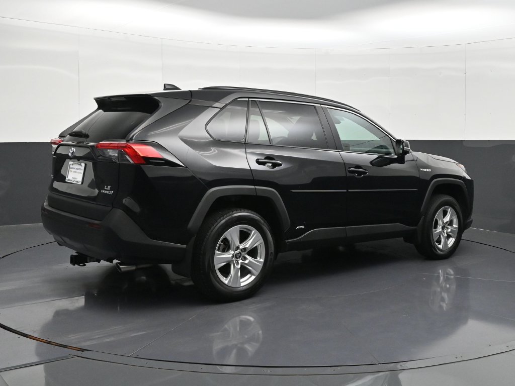 Used 2021 Toyota RAV4 LE AWD/4WD image 5