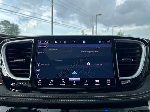 Used 2023 Chrysler Pacifica Limited image 22