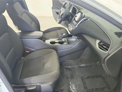 Used 2025 Chevrolet Malibu LT FWD image 36