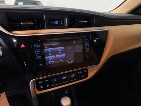 Used 2019 Toyota Corolla LE w/ LE Premium Package w/Moonroof FWD image 17