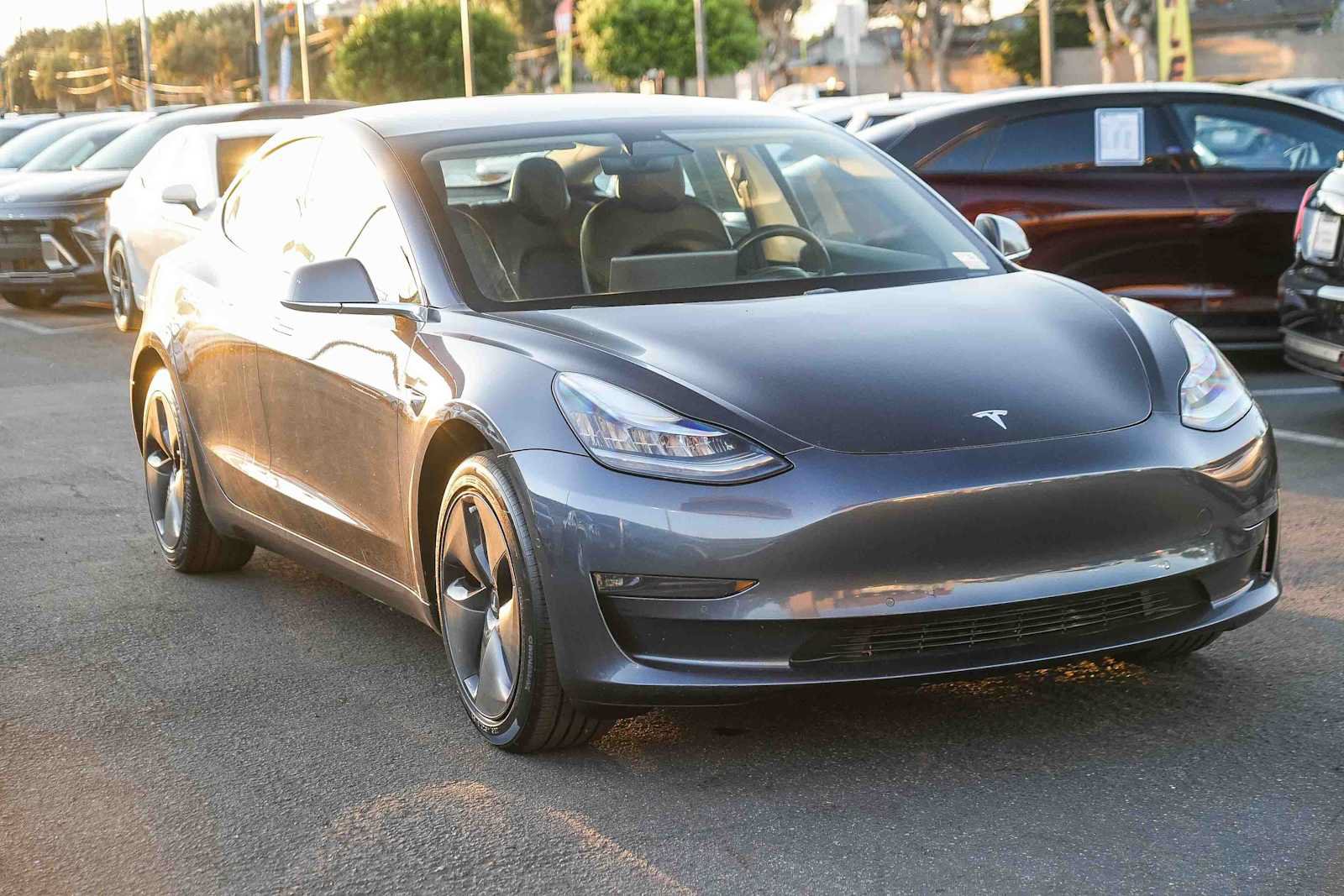 Used 2018 Tesla Model 3 Long Range RWD image 5