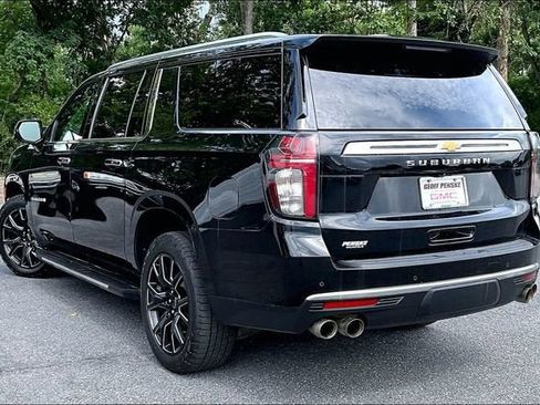 Used 2023 Chevrolet Suburban High Country w/ Max Trailering Package AWD/4WD image 4