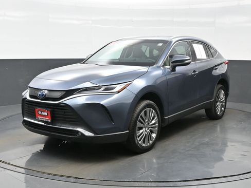 Used 2024 Toyota Venza XLE AWD/4WD image 2