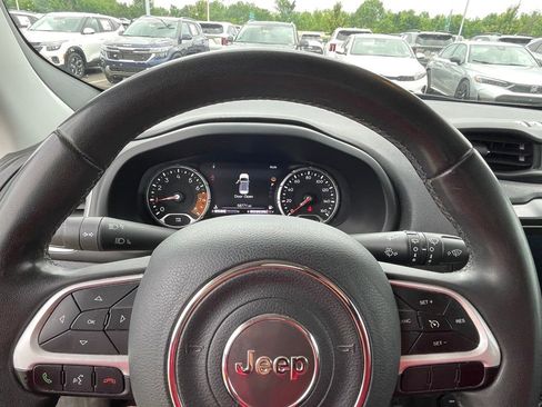 Used 2021 Jeep Renegade Latitude FWD image 14