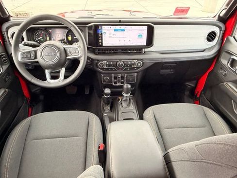 Used 2025 Jeep Wrangler Unlimited Sahara AWD/4WD image 14