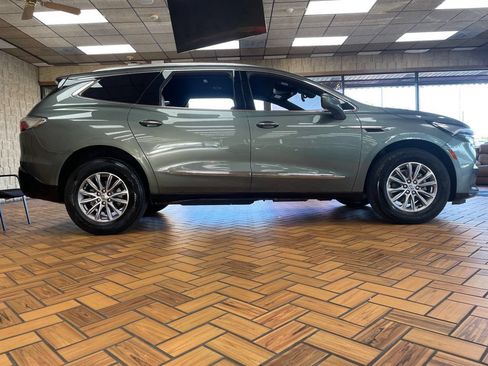 Used 2023 Buick Enclave Essence AWD/4WD image 6