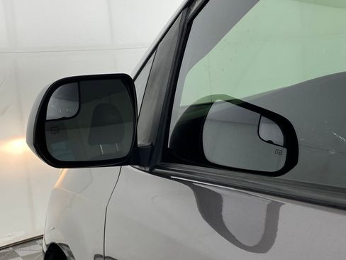 Used 2019 Toyota Sienna SE image 21