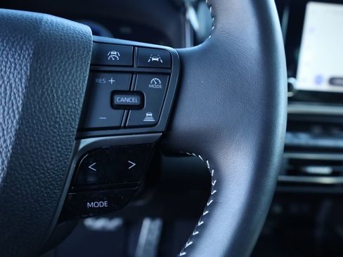 Used 2025 Toyota Camry SE w/ Convenience Package image 26