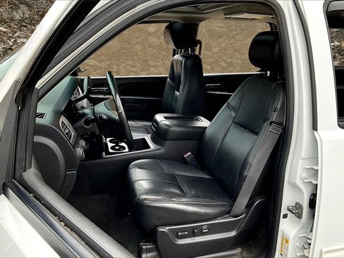 Used 2013 Chevrolet Suburban LT image 23