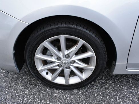 Used 2012 Toyota Prius V Five FWD image 33