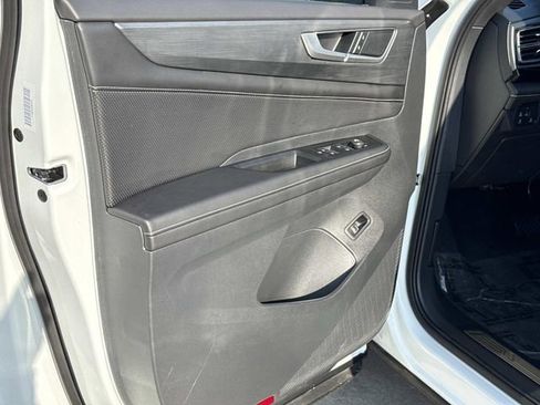 Certified 2025 Volkswagen Atlas Cross Sport SE image 10