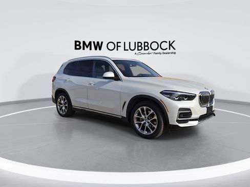 Certified 2022 BMW X5 xDrive40i w/ Luxury Seating Package image 2
