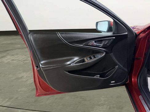 Used 2018 Chevrolet Malibu Premier w/ Premier Sun and Wheel Package image 16