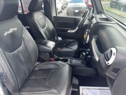 Used 2014 Jeep Wrangler Unlimited Sahara AWD/4WD image 34
